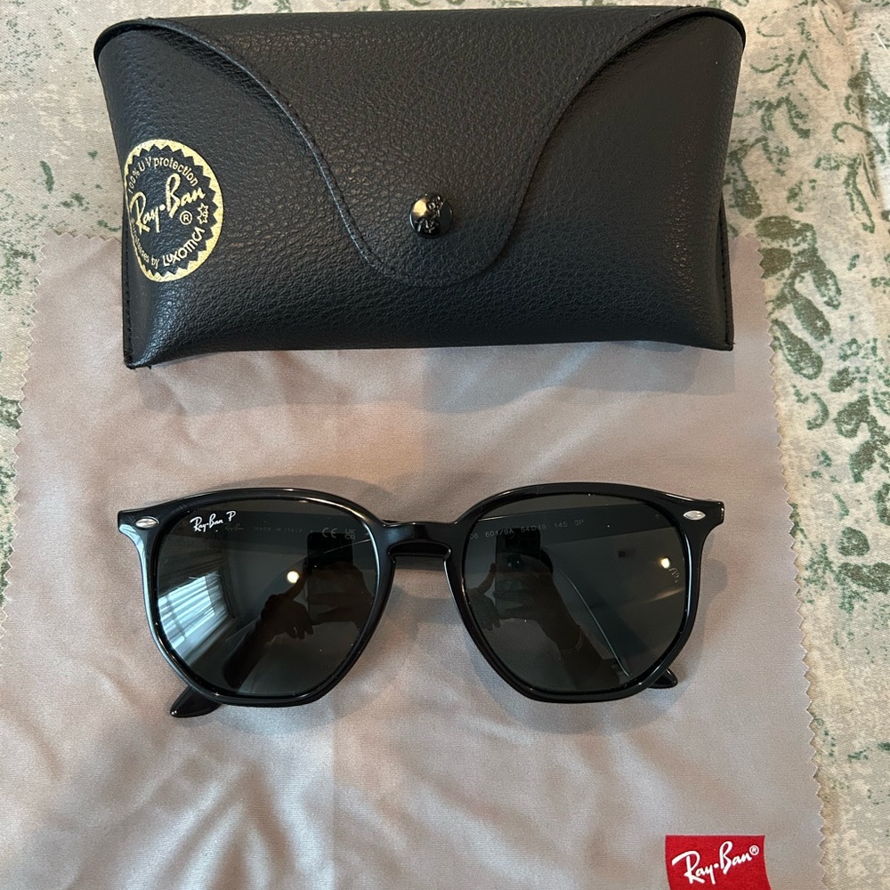 Ray-Ban Black Sunglasses
